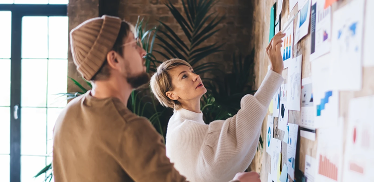Agile a Scrum - czym się różnią i jak wdrożyć zwinność w firmie? Przewodnik