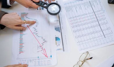Analiza makroekonomiczna - czym jest w biznesie i jak wpływa na decyzje Twojej firmy? Poradnik