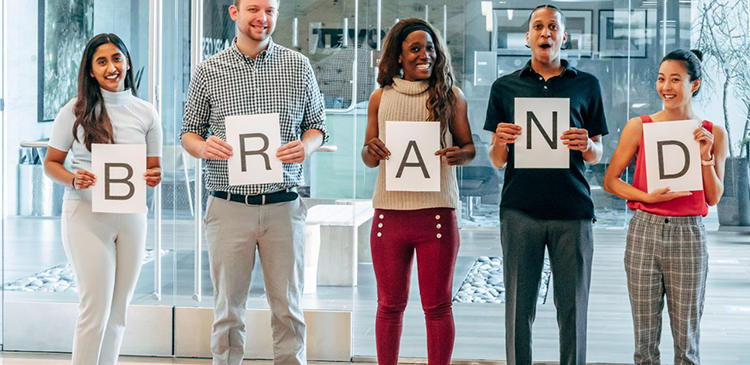 Brand recognition - czym jest w brandingu i jak wpływa na decyzje zakupowe konsumentów? Poradnik