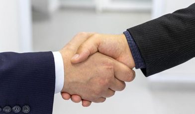 Fuzja przedsiębiorstw - czym jest, jak przebiega i czym różni się od przejęcia? Przewodnik
