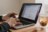Hard bounce - czym jest w e-mail marketingu? Poznaj różnice i zadbaj o dostarczalność newsletterów
