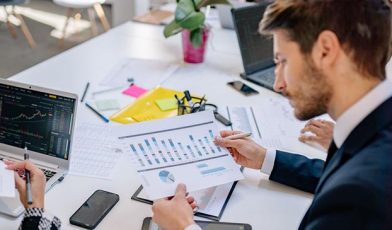 Inwestorzy instytucjonalni - kim są i jak wpływają na Twój portfel? Przewodnik