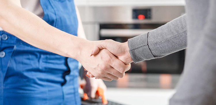 Leasing pracowniczy a outsourcing - co wybrać dla swojej firmy? Przewodnik