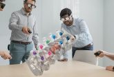 Mixed reality - czym jest i jak rewolucjonizuje współczesny biznes? Przewodnik