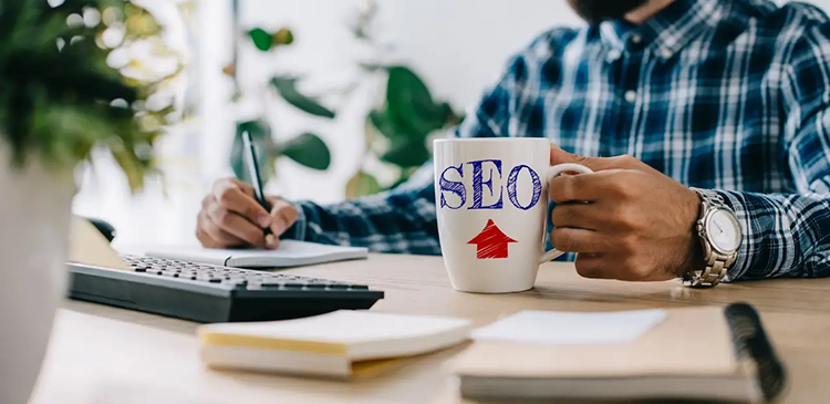 SEO copywriter - kim jest, ile zarabia i jak go skutecznie rekrutować? Poradnik
