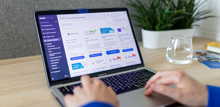 Silnik sklepu internetowego - czym jest, jak działa i jaką platformę e-commerce wybrać? Poradnik