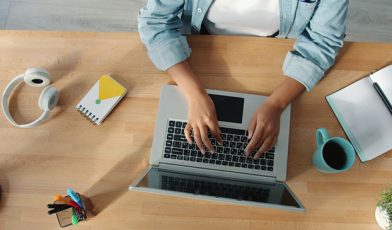 Sprzedaż usług online - czym jest, na czym polega i jak zacząć? Kompletny przewodnik