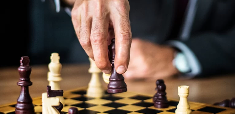 Strategia konkurencyjna - czym jest w biznesie i jak buduje przewagę rynkową? Poradnik