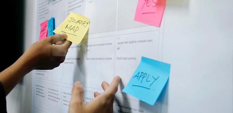 User journey mapping - czym jest i jak stworzyć mapę podróży użytkownika w projektowaniu UX? Przewodnik
